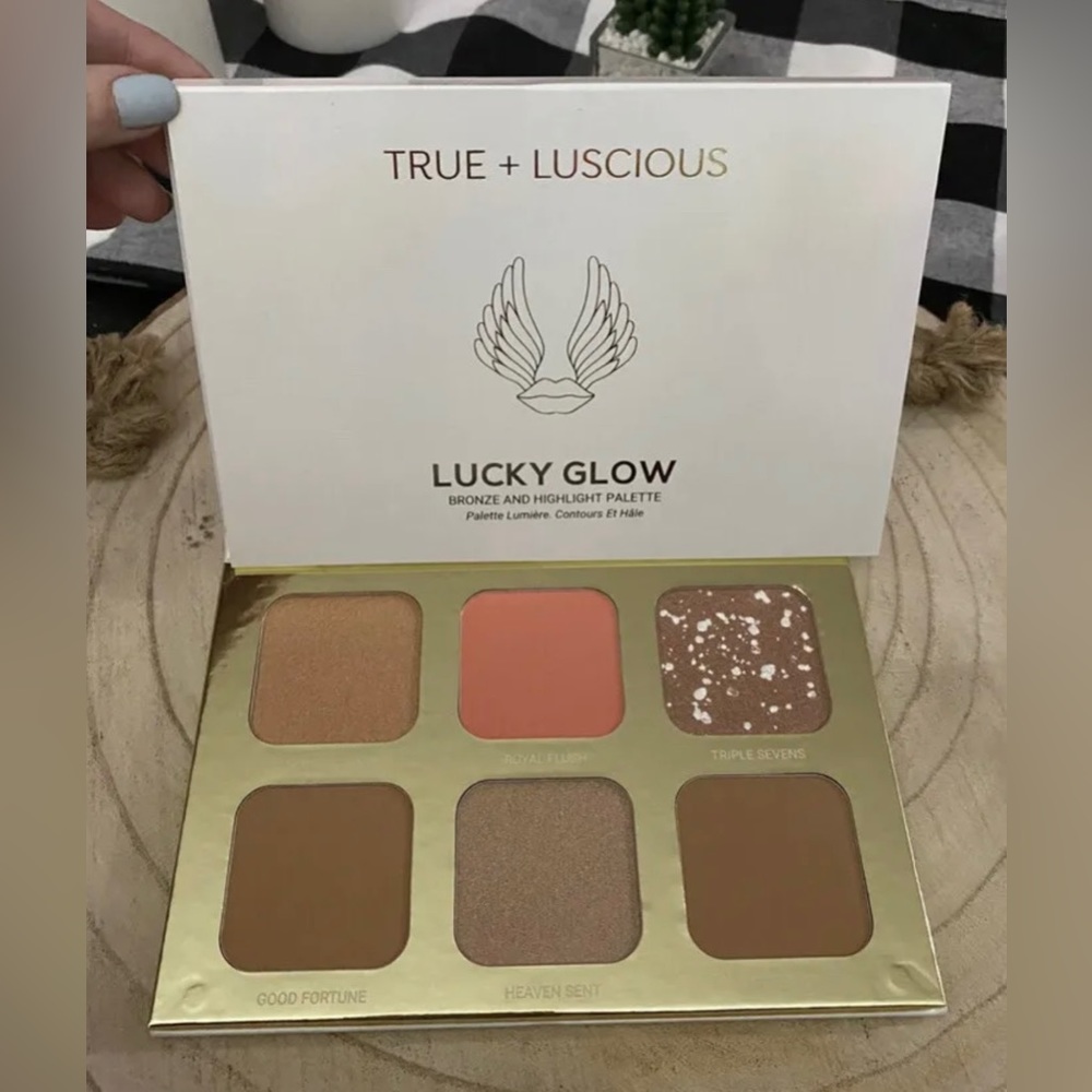 True + Luscious Lucky Glow Palette